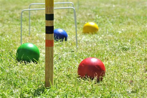 How to Play Croquet .